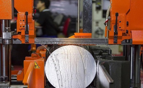 卢市镇立式金属带锯床切削出现跑带故障解决方法！